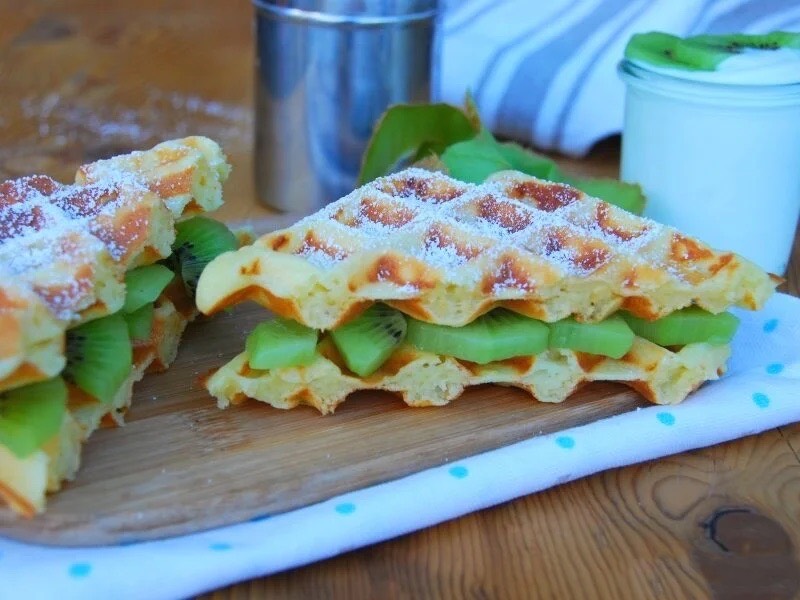 Sandwich kẹp sữa chua kiwi